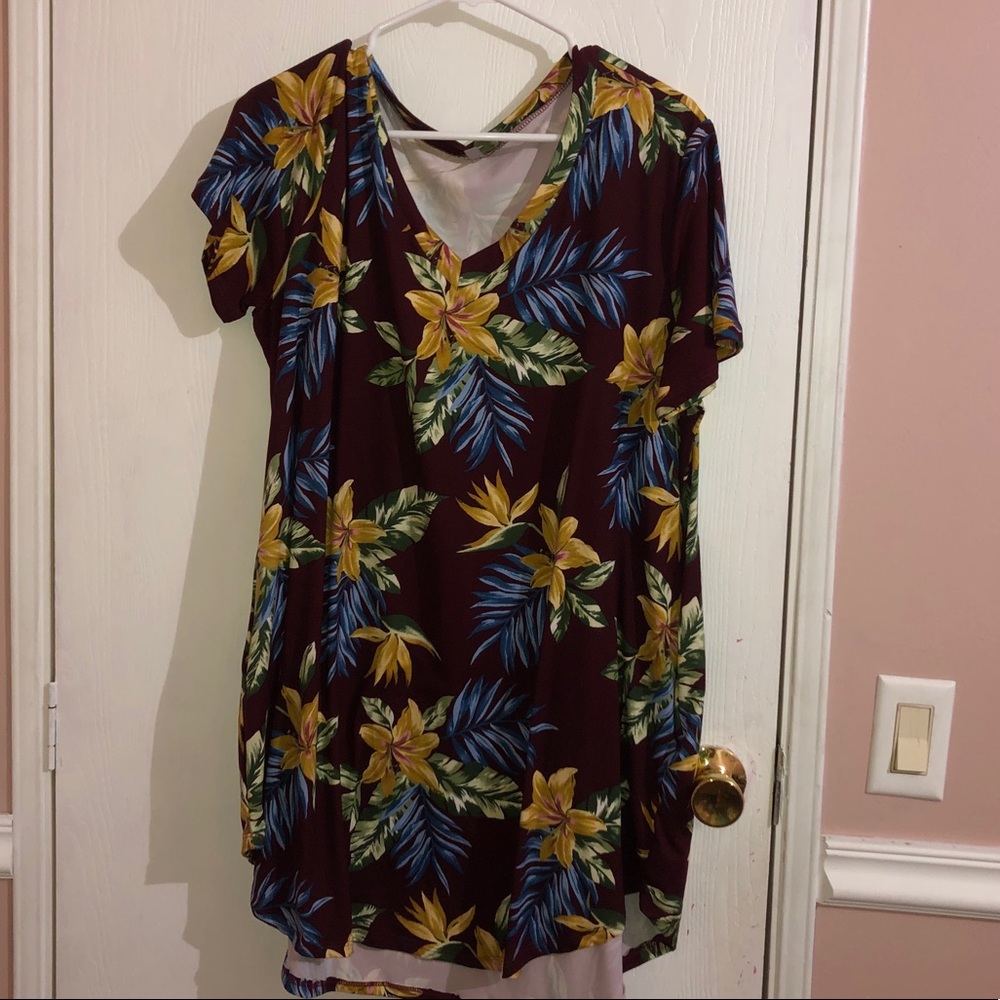 2X short sleeve floral top